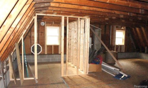 3322 Emmons Ave, Rochester MI 48307-5515 exterior