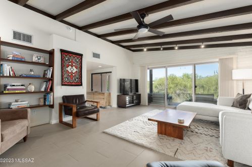 2106 Camino El Ganado, Tucson AZ  85718-4108 exterior