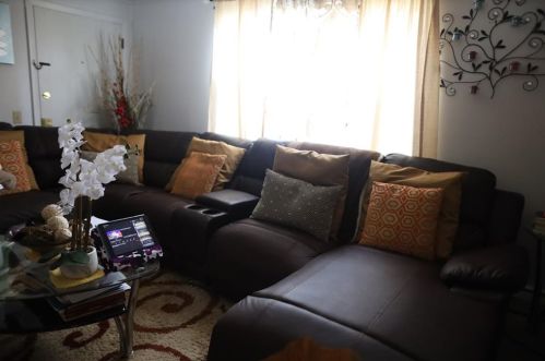 70 Carroll Ave, Middletown RI 02840-6441 exterior