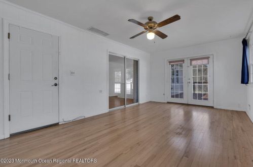 309 Eastham Rd, Point Pleasant Beach NJ 08742-2013 exterior