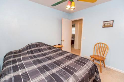 5231 Old Colony Rd, Kalamazoo MI 49008-3216 exterior