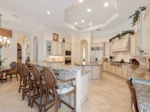 3852 Isla Del Sol Way, Naples FL 34114-9485 exterior