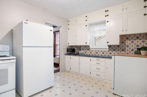 2256 Blodgett St, Meskegon MI  49441-1516 exterior