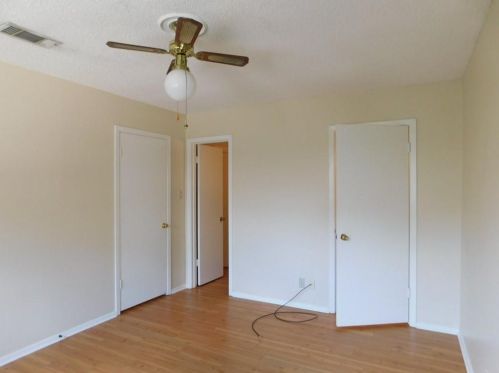 8101 Exmoor Dr, Austin TX 78757-7722 exterior