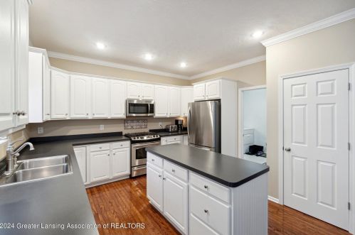 5905 Coleman Rd, East Lansing MI 48823-9799 exterior