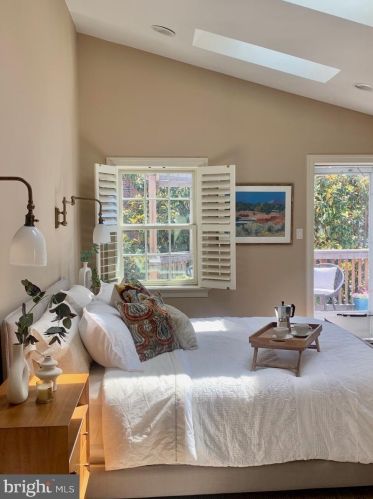 2108 Delancey St, Philadelphia PA 19103-6511 exterior