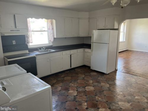 2225 Cv Rd, Camden NJ 08110-3538 exterior