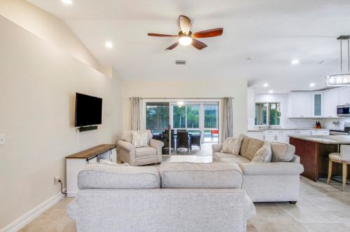 2779 Eagle Dr, Fort Pierce FL  34984-8919 exterior