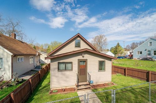 943 Earl St, Saint Paul MN  55106-3944 exterior