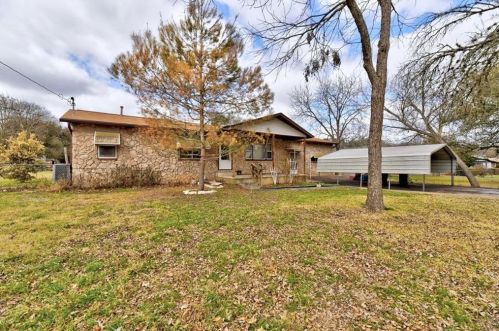 7404 Frst Wood Rd, Austin TX 78745-6220 exterior