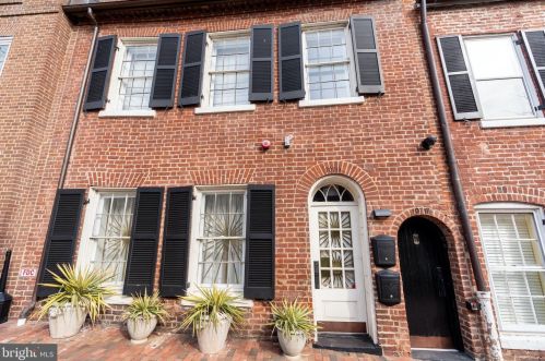 1071 Thomas Jefferson St, Washington, DC 20007-5248