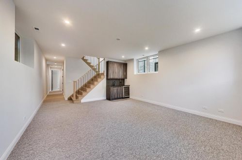 2345 Mclean Ave, Chicago IL 60647-4113 exterior