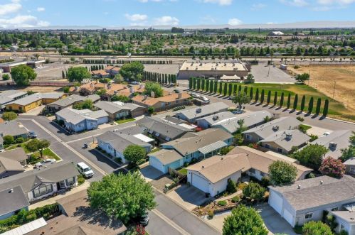 2755 Walnut Rd, Turlock CA  95382-9583 exterior