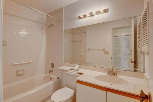 5655 Parkwalk Cir, Boynton Beach FL 33472-2314 exterior