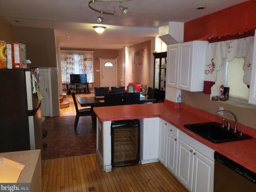 5411 11 St, Philadelphia PA 19123-1920 exterior