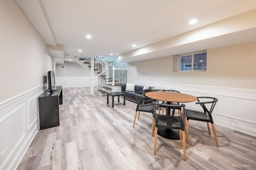 7616 Luella Ave, Chicago IL 60649-4108 exterior