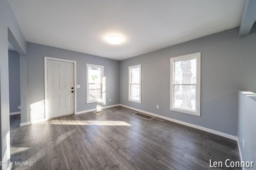 1921 Douglas Ave, Kalamazoo MI 49007-1638 exterior