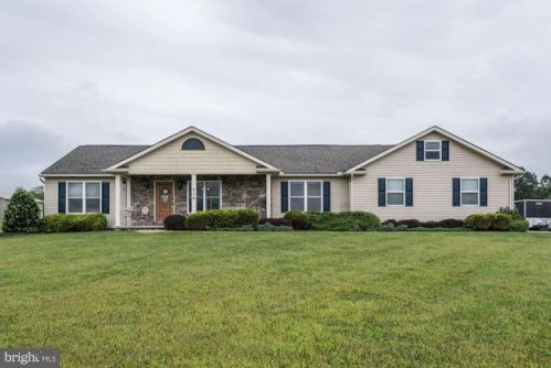 410 Locust Ln, Littlestown, PA 17340-9049