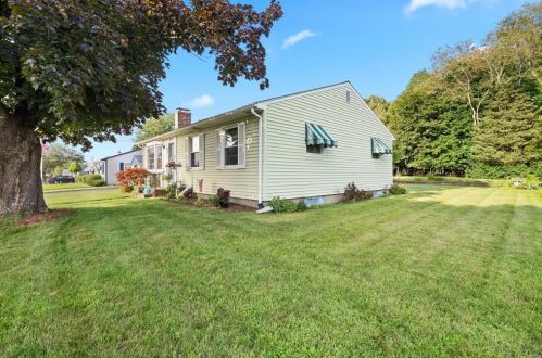 41 Halsey Rd, Woonsocket RI 02895-3837 exterior