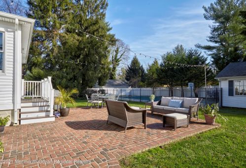 36 Little Silver Pt Rd, Little Silver NJ 07739-1732 exterior