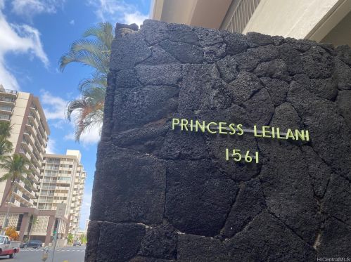 1561 Kanunu St, Honolulu HI  96814-3245 exterior