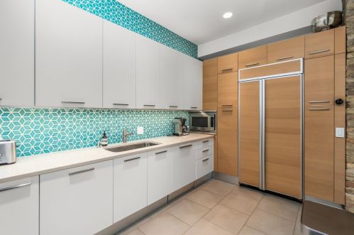 832 Wolfram St, Chicago IL 60657-5108 exterior