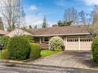 15925 Rose Pkwy, Portland OR  97230-5139 exterior