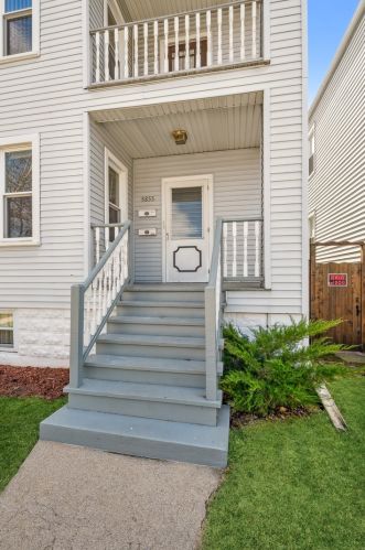 5855 Leland Ave, Chicago, IL 60630-3350