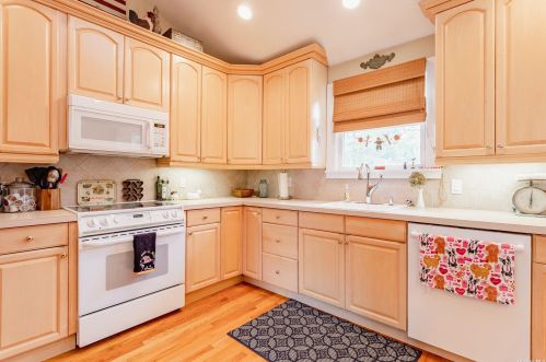 17 Dryden Way, Commack NY 11725-1927 exterior