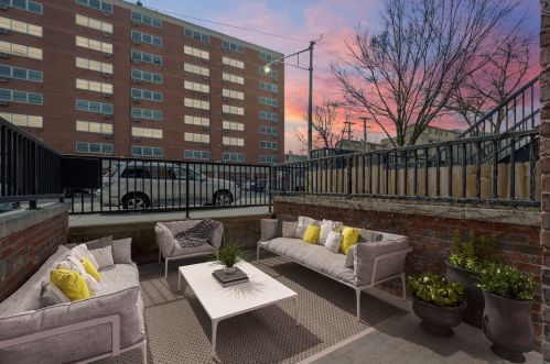 1450 Chestnut St, Chicago IL  60642-5327 exterior