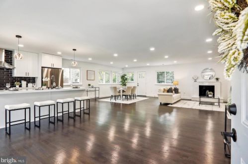 10126 Ashburton Ln, Bethesda MD  20817-1730 exterior