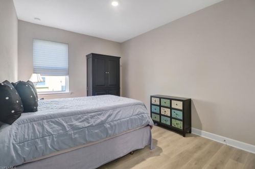 2090 Grv Dr, Naples FL 34120-1422 exterior