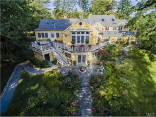 31 Burr Farms Rd, Westport CT  06880-3845 exterior