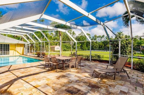 6911 Livingston Wood Ln, Naples FL 34109-3833 exterior