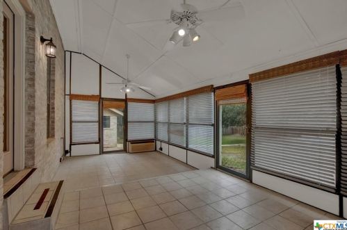 9335 Gloxinia Dr, San Antonio TX 78266-2530 exterior