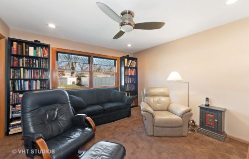 861 Saylor Ave, Elmhurst IL 60126-4303 exterior