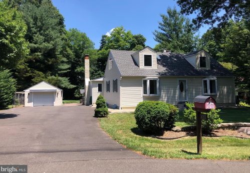 1630 Bonnie Brae Dr, Huntingdon Valley PA  19006-1304 exterior