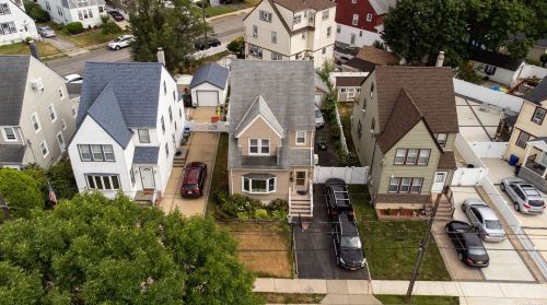 52 Liggett Rd, Valley Stream, NY 11581-2140