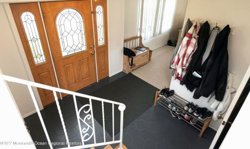 26 Phillips Rd, Edison NJ 08817-4611 exterior