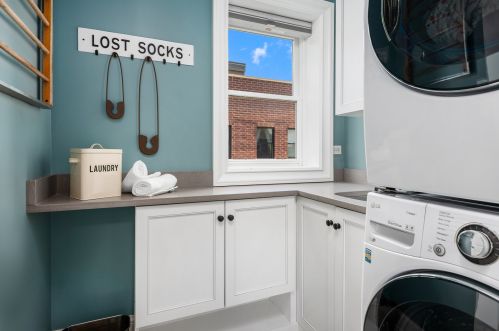 1923 Wellington Ave, Chicago IL 60618-7821 exterior