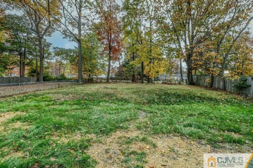 6 Dayton Rd, Edison NJ  08817-4007 exterior