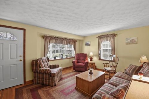 1 Oakmont Rd, Worcester, MA 01606-1135