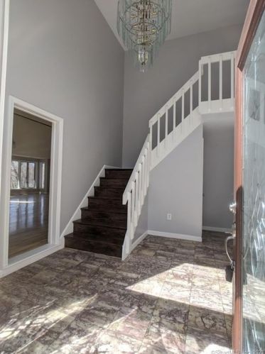 13 Bailey Rd, Enfield CT 06082-4818 exterior