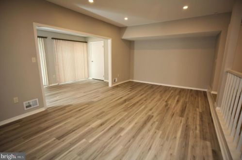 42 Magnolia Ct, Trenton NJ 08648-4828 exterior