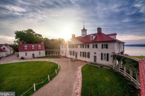 9208 Frst Hvn Dr, Alexandria VA 22309-3216 exterior