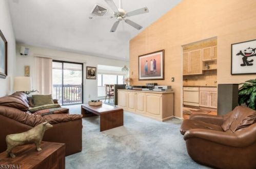 75 Meadowview Dr, Annandale, NJ 08801-1516