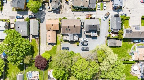 79 Tilden Ave, Middletown, RI 02840-2065