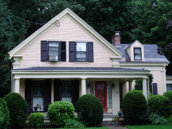 660 Grove St, Newton, MA 02462-1319