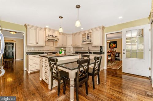 313 Colonial Dr, Media PA 19086-6003 exterior