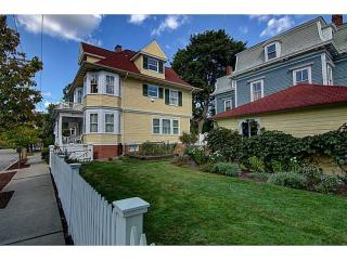 642 Angell St, Providence, RI 02906-5552